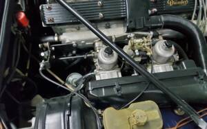 Image 8/26 of Jaguar XJ 6 C 4.2 (1977)