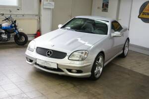 Imagen 8/50 de Mercedes-Benz SLK 32 AMG (2002)