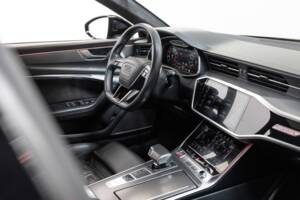 Image 21/40 of Audi RS6 Avant (2019)