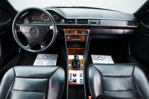 Image 12/33 of Mercedes-Benz 300 CE-24 (1992)