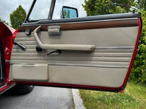 Image 38/73 of BMW 2,5 CS (1975)