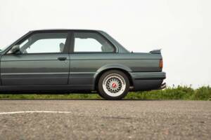 Image 26/50 of BMW 325i (1990)