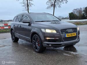 Image 6/50 of Audi Q7 4.2 FSI quattro (2006)