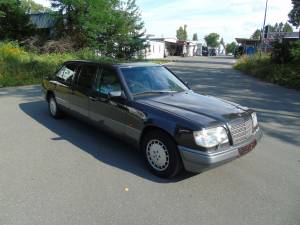 Bild 18/31 von Mercedes-Benz 260 E Lang (1991)