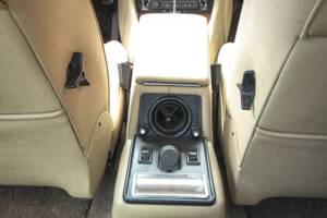 Image 31/44 of Jaguar XJ 12 (1990)