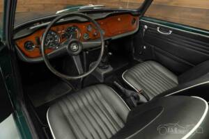 Image 12/19 of Triumph TR 250 (1968)