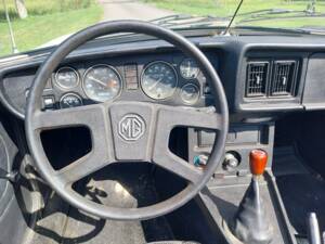 Image 2/8 of MG MGB (1979)