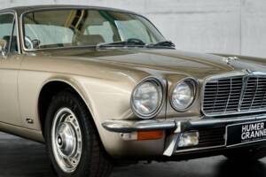 Bild 23/50 von Jaguar XJ 6 L 4.2 (1975)