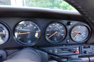 Image 23/40 of Porsche 911 Carrera 3.2 (1986)
