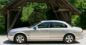 Imagen 2/51 de Jaguar S-Type 4.0 V8 (2000)
