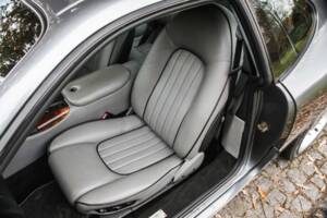 Image 22/34 of Aston Martin DB 7 (1999)