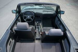 Image 16/19 de BMW 320i (1989)