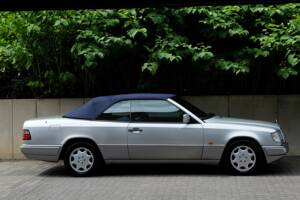 Image 5/69 of Mercedes-Benz E 320 (1994)
