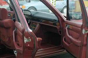 Bild 29/50 von Mercedes-Benz 260 SE (1990)