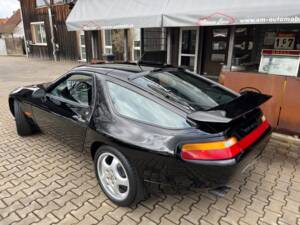 Image 4/31 of Porsche 928 GTS (1993)