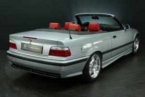 Immagine 2/50 di BMW 328i (1997)