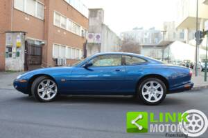 Image 15/16 of Jaguar XK8 4.0 (1997)