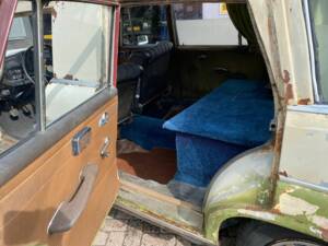 Image 22/32 of Mercedes-Benz 200 D Universal (1966)