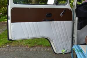 Bild 9/50 von Volkswagen T2b Camper (1976)