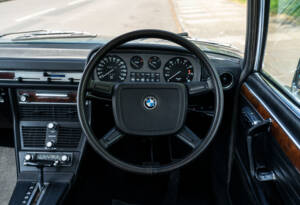 Image 15/29 of BMW 3,3 L (1975)