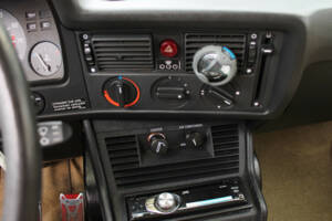 Image 13/30 of BMW 320i (1982)