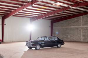 Image 19/70 of Daimler DS 420 (1976)