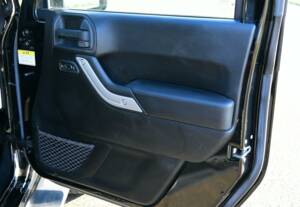 Image 33/50 de Jeep Wrangler Sahara 4.0L (2014)