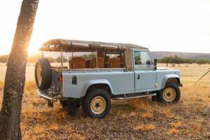 Image 1/17 of Land Rover 110 (1998)
