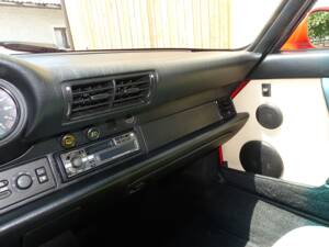 Image 23/30 of Porsche 911 Carrera 2 (1992)