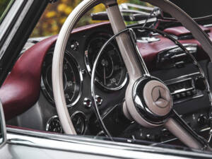Image 3/9 of Mercedes-Benz 190 SL (1963)