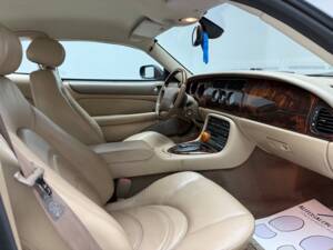 Immagine 16/21 di Jaguar XK8 4.2 (2004)