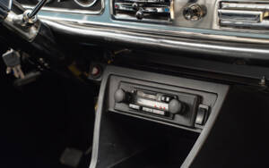 Image 63/88 of Peugeot 404 Coupé (1968)