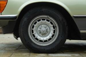 Image 25/50 of Mercedes-Benz 500 SLC (1984)