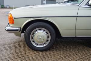 Image 23/30 de Mercedes-Benz 280 CE (1980)