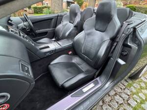 Image 20/25 of Aston Martin DB 9 Volante (2005)