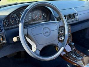 Image 21/24 de Mercedes-Benz 500 SL (1992)