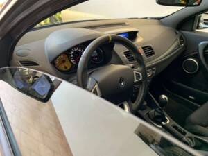 Immagine 35/43 di Renault Mégane RS (2011)