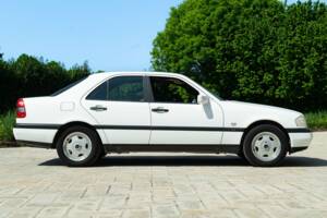 Bild 4/50 von Mercedes-Benz C 200 Kompressor (1996)
