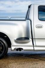 Image 24/50 of Ford F-150 SVT Lightning (2002)