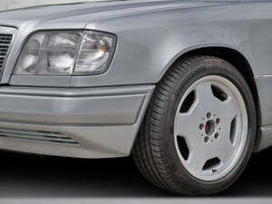 Imagen 17/24 de Mercedes-Benz E 220 (1996)
