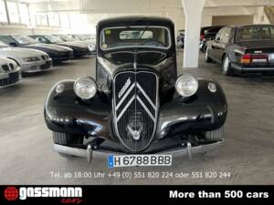 Immagine 2/15 di Citroën Traction Avant 11 BL (1947)