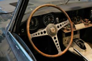 Image 11/28 of Jaguar E-Type 3.8 (1962)