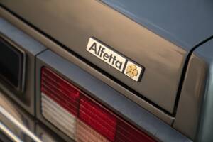 Image 23/50 of Alfa Romeo Alfetta Quadrifoglio Oro (1984)