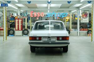 Bild 9/50 von Mercedes-Benz 230 (1977)