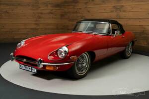 Image 11/19 de Jaguar E-Type (1969)