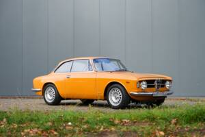 Image 11/38 of Alfa Romeo Giulia GT 1300 Junior (1968)