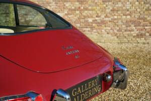Image 13/50 de Jaguar E-Type (1968)
