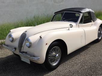 JAGUAR XK 150 in lega targa di identificazione