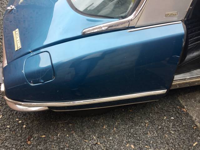 Citroën DS 23 Pallas IE - There is a small crack in the boot lid, but a replacement lid can be provided