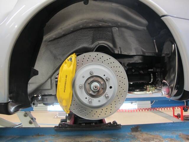 Porsche 911 Turbo S - Detailed pictures of suspension, brakes and underbody
